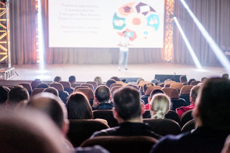 Gratis toegang tot Moneyweb Money Summit — maar jy moet nog parkeer